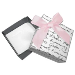Ohrring Etuis|Ketten Etuis|Elfen Schmuck Schmuck Etui Script mit rosa Schleife weiß / schwarz 45 x 45 x 22 mm